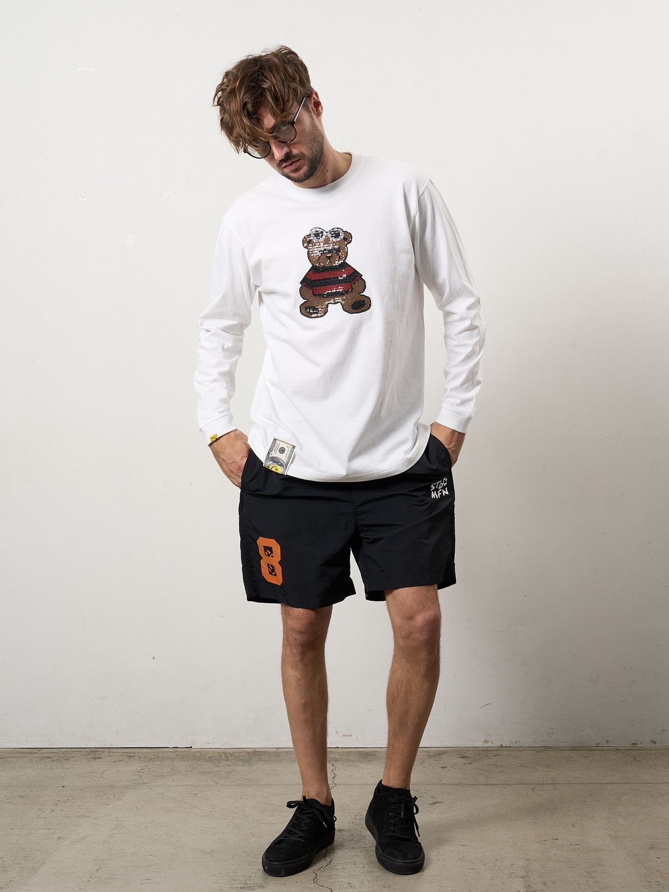 【予約品 10月16日(木) 締切】5.6ozコットン天竺 カートベアシークイン LSシャツ / ホワイト
