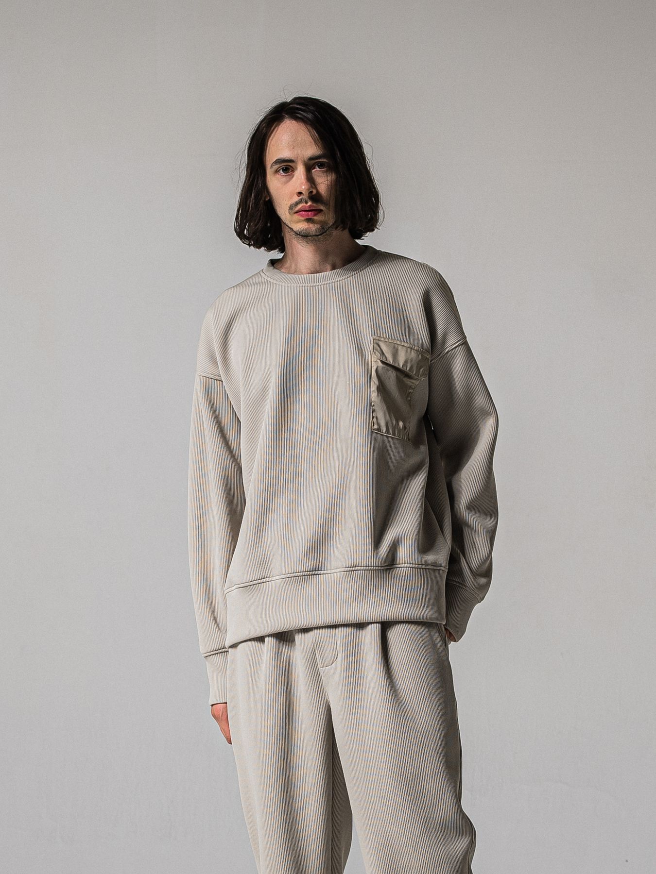 【予約品 11月16日(日) 締切】AZE MILITARY DROP TRAINER / 畔編みニット トレーナー / グレージュ