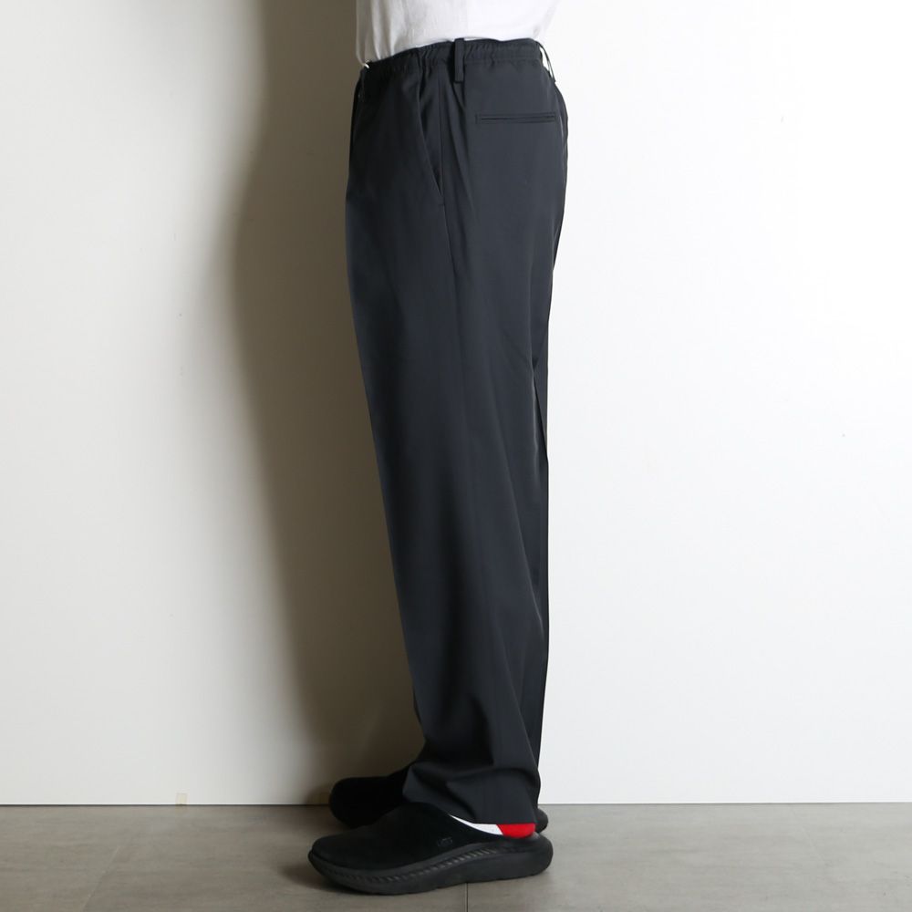 ONE TUCK TAPERED EASY PANTS - CHARCOAL / オーガニックウール2/80トロピカル - ワンタックテーパードイージーパンツ / A26B04PT01C