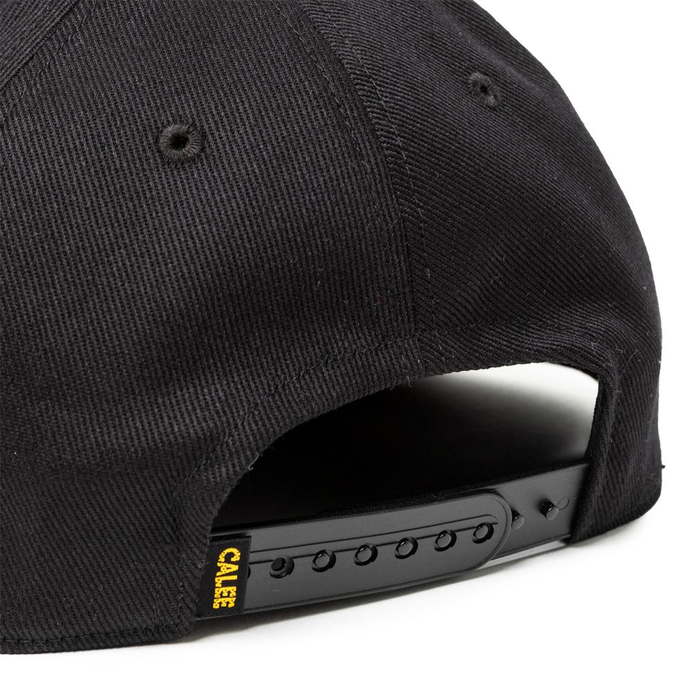 CALEE - CALEE LOGO EMBROIDERY TWILL CAP - BLACK × BLUE CALEE - CALEE LOGO EMBROIDERY TWILL CAP - BLACK × BLUE