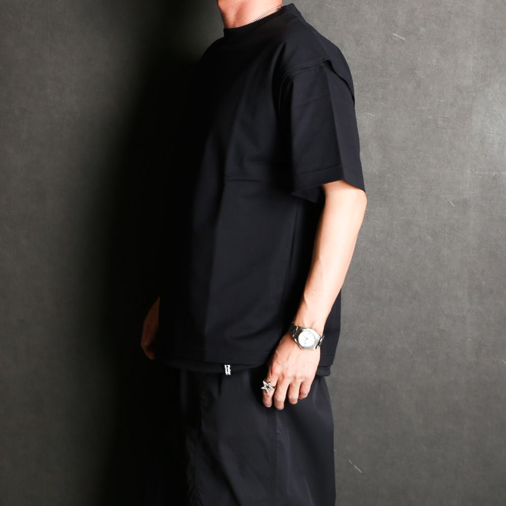 THE FUNCTIONAL LAYERED S/S TEE WITH BREATHABLE - BLACK / 2401002