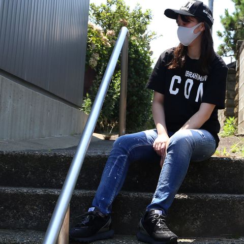 DSQUARED2×RUN OF コーディネート(女性モデル167cm)