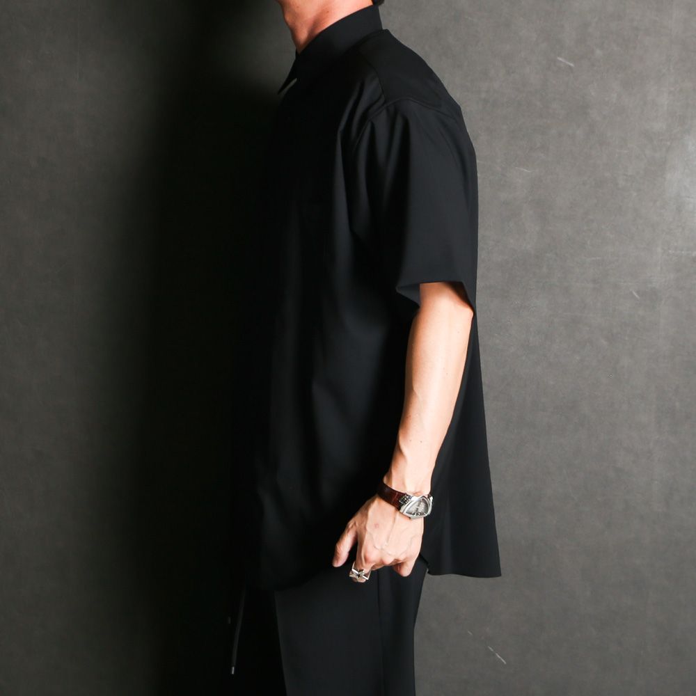 COMFORT FIT S/S SHIRT - BLACK / オーガニックウール2/80トロピカル - コンフォートフィットS/Sシャツ / A26B04SH01B