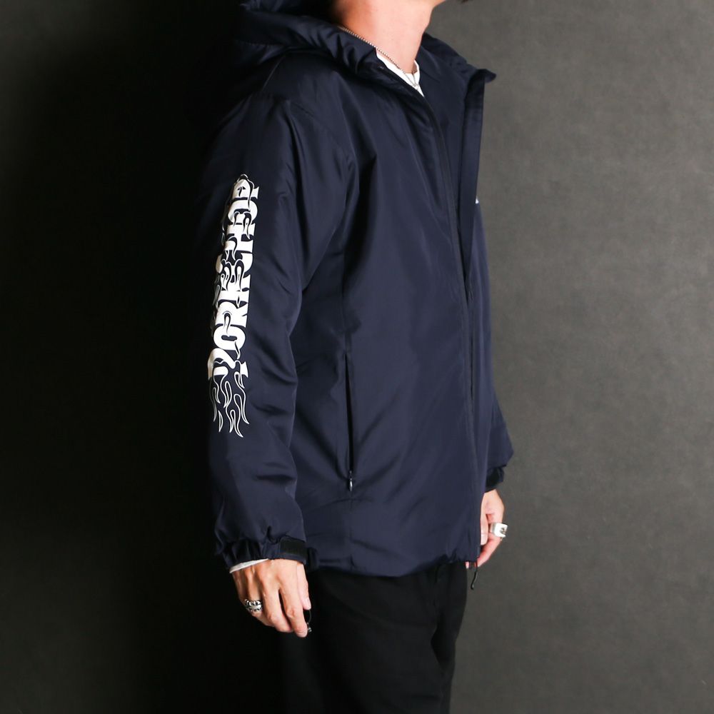 BURNING LOGO HOODED JKT / 中綿フーデッドジャケット