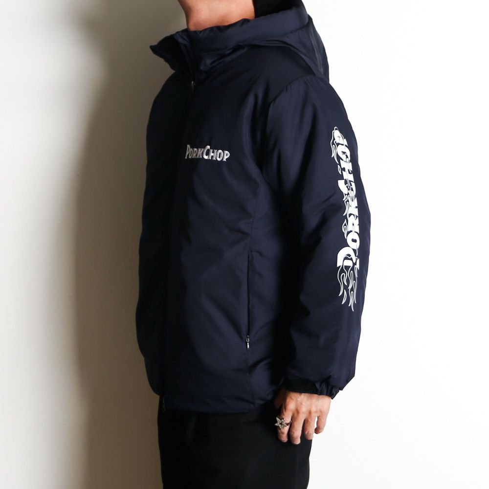 BURNING LOGO HOODED JKT / 中綿フーデッドジャケット