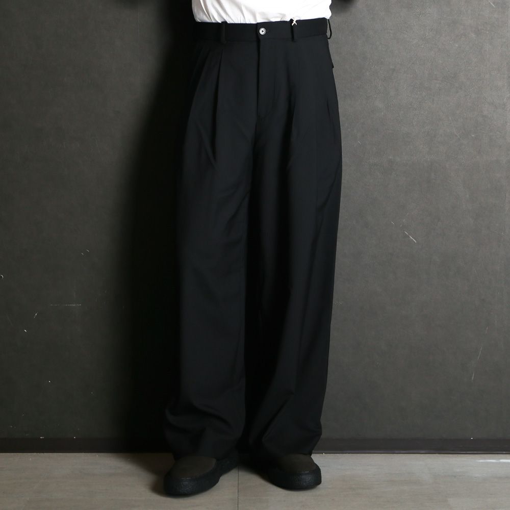 TRIPLE PLEATED WIDE TROUSERS - BLACK / オーガニックウール2/80トロピカル - トリプルプリーテッドワイドトラウザーズ / A26A15PT03C