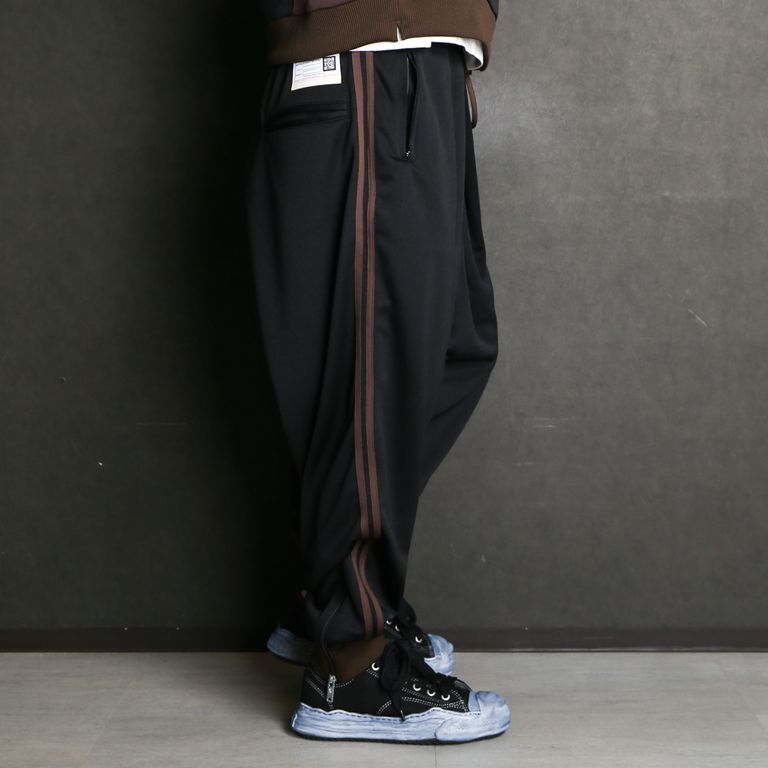 House Mihara Yasuhiro Jogging pants with black tightening link – LECLAIREUR