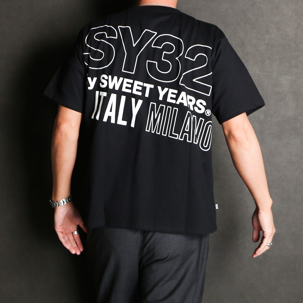 SY32 by SWEET YEARS - BACK SLASH BIG LOGO TEE - BLACK × WHITE