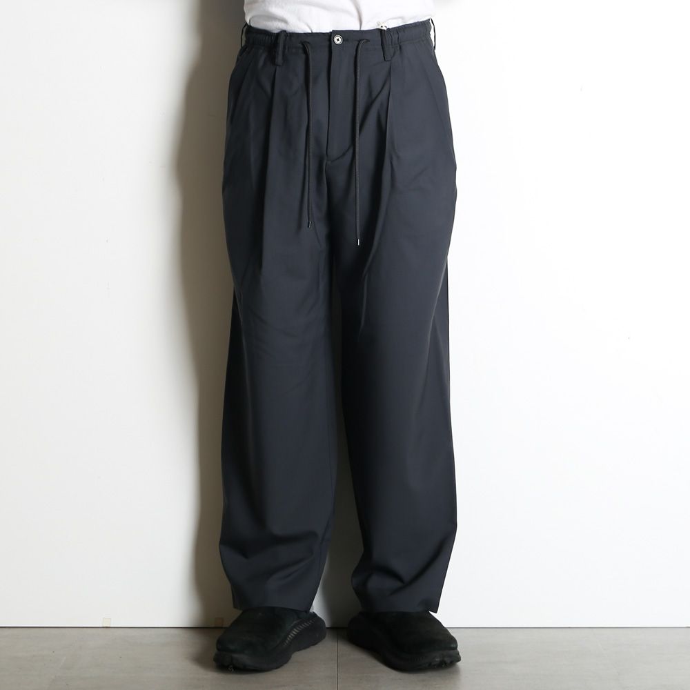 【ラスト1点-サイズ3】 DOUBLE PLEATED EASY TROUSERS - CHARCOAL / オーガニックウール2/80トロピカル - ダブルプリーテッドイージートラウザーズ / A26A15PT02C