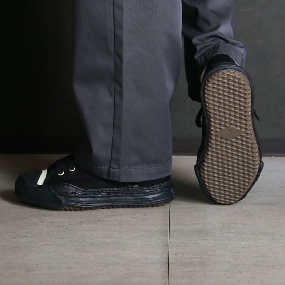 "HANK"(ハンク) original sole toe cap sneaker LOW canvas - BLACK × BLACK / A05FW702