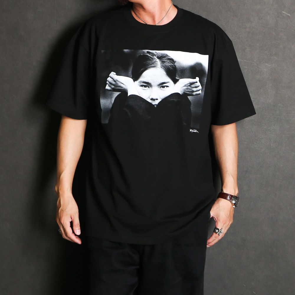 【Bjork by Kevin Cummins×GDC】 Monochrome Tee - BLACK / Tシャツ / GD0584