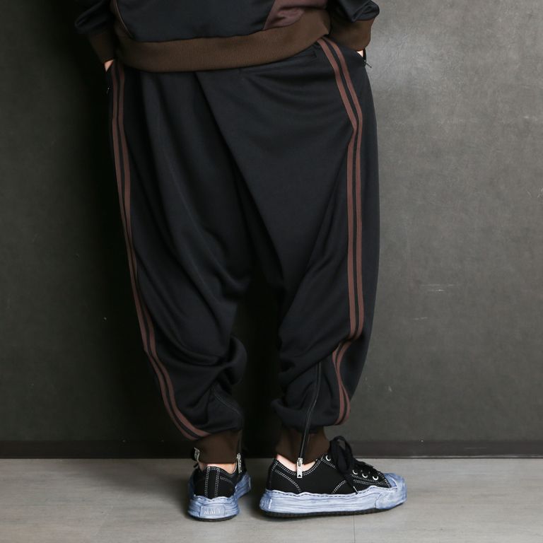 House Mihara Yasuhiro Jogging pants with black tightening link – LECLAIREUR