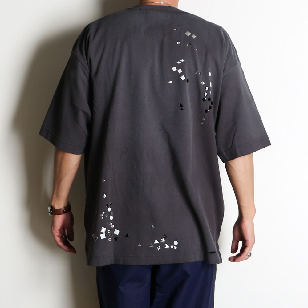 Embellished Sticker Tee - BLACK / エンブリッシュド ステッカー Tシャツ / A16TS592
