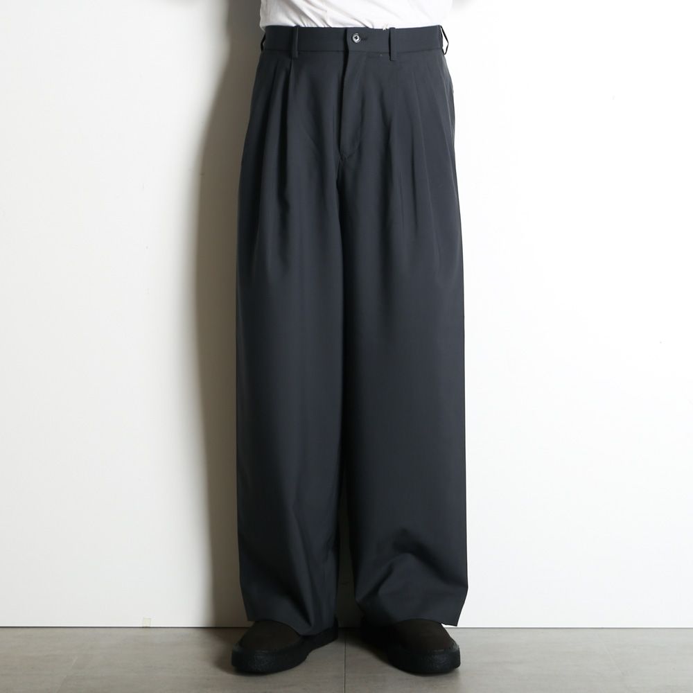 TRIPLE PLEATED WIDE TROUSERS - CHARCOAL / オーガニックウール2/80トロピカル - トリプルプリーテッドワイドトラウザーズ / A26A15PT03C