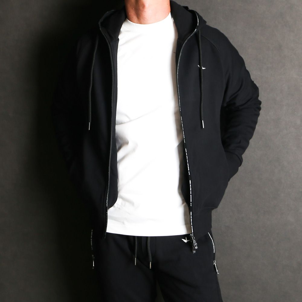 1PIU1UGUALE3 RELAX - LOGO ZIP HOODIE - BLACK / ジップロゴ