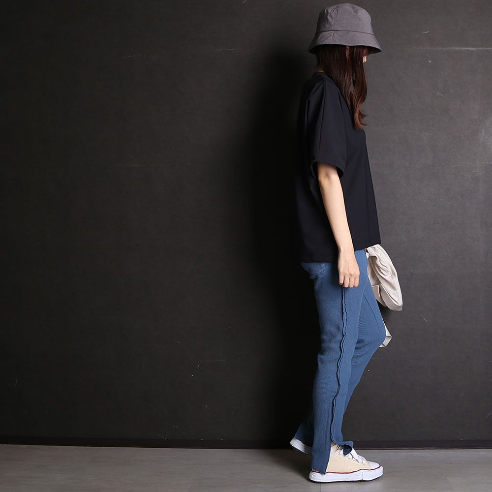【TAAKK】【VICTIM】【FACETASM】【Maison MIHARA YASUHIRO】コーディネート(女性モデル166cm)