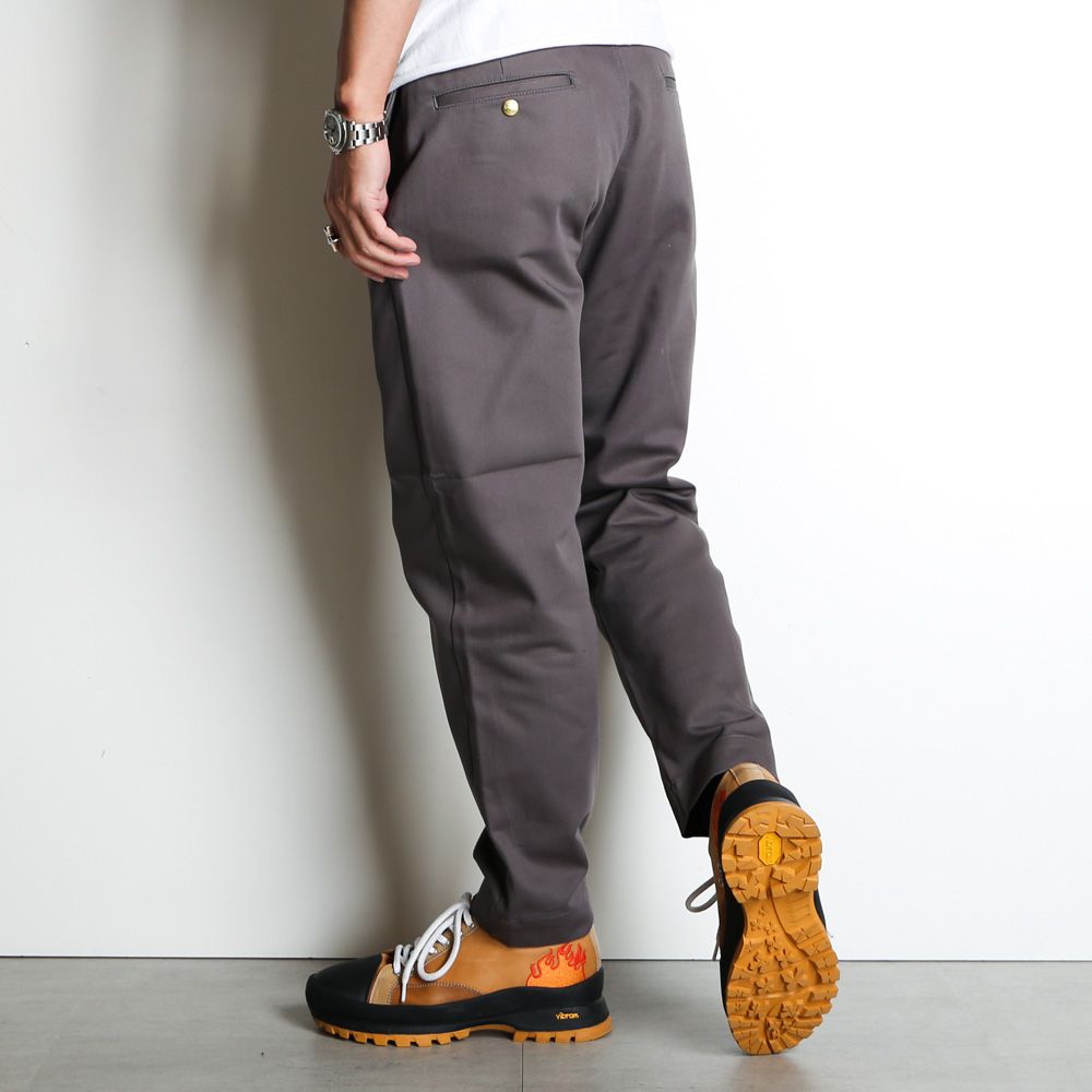 CALEE - VINTAGE TYPE CHINO CLOTH TUCK TROUSERS - GRAY / 1タック 