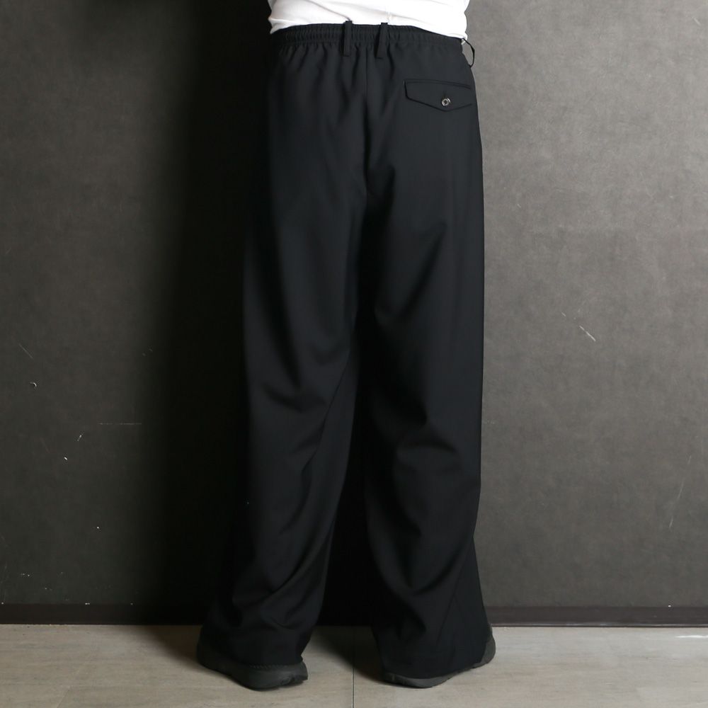 【ラスト1点-サイズ2】 TRIPLE PLEATED EASY TROUSERS - BLACK / オーガニックウール2/80トロピカル - トリプルプリーテッドイージートラウザーズ / A26B04PT02C