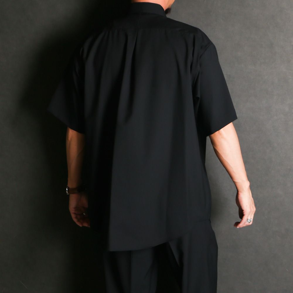 COMFORT FIT S/S SHIRT - BLACK / オーガニックウール2/80トロピカル - コンフォートフィットS/Sシャツ / A26B04SH01B