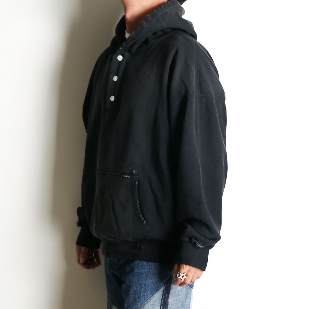 Distressed Henry Neck Hoodie - BLACK / ヘンリーネック フーディー / G15HD077
