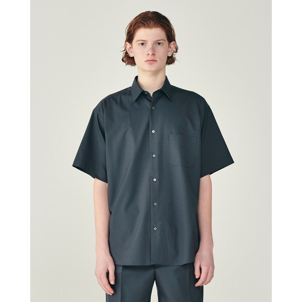 COMFORT FIT S/S SHIRT - CHARCOAL / オーガニックウール2/80トロピカル - コンフォートフィットS/Sシャツ / A26B04SH01B (4月下旬入荷予定)