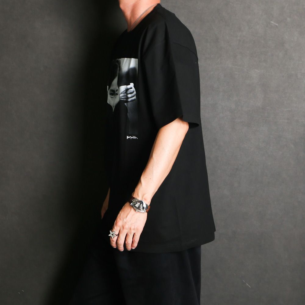 【Bjork by Kevin Cummins×GDC】 Monochrome Tee - BLACK / Tシャツ / GD0584