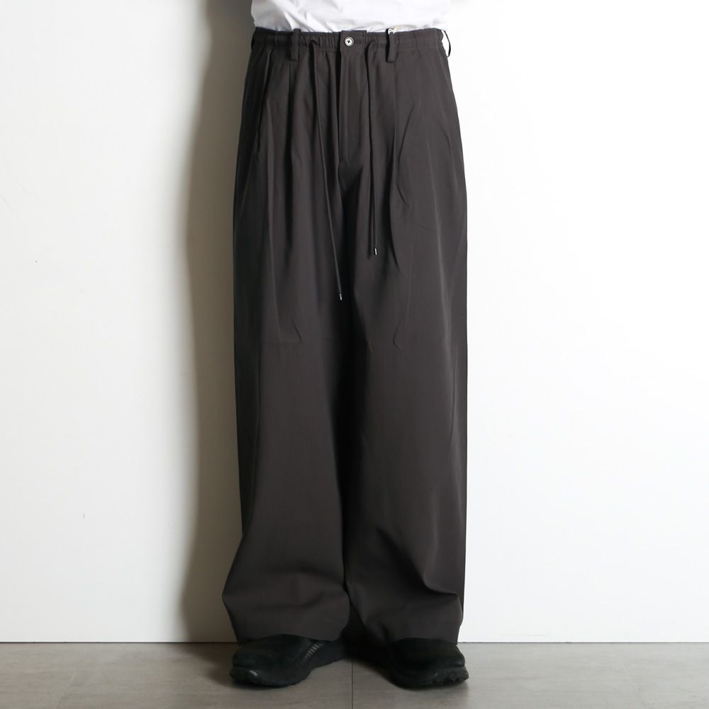 TRIPLE PLEATED EASY TROUSERS - CHARCOAL / 60/2オーガニック強燃ボイル3/2ツイル - トリプルプリーテッドイージートラウザーズ / A26A16PT02C