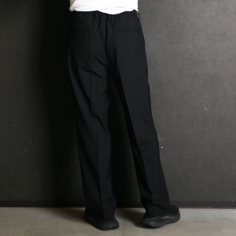 ONE TUCK TAPERED EASY PANTS - BLACK / オーガニックウール2/80トロピカル - ワンタックテーパードイージーパンツ / A26B04PT01C
