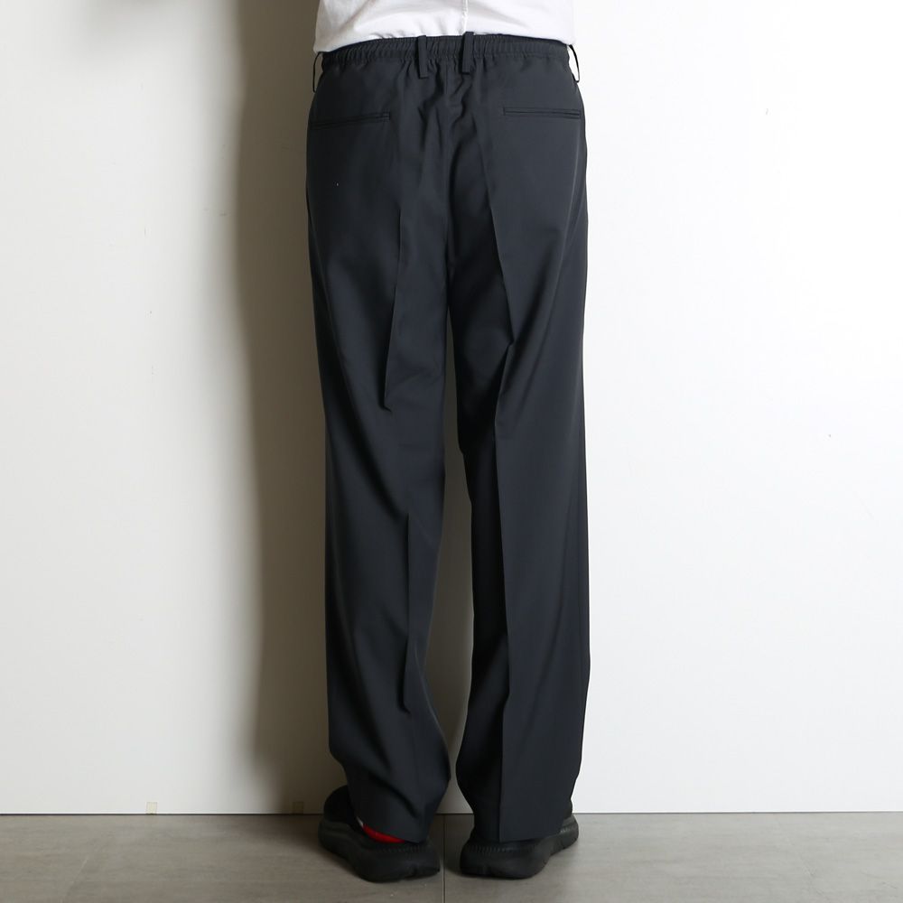 ONE TUCK TAPERED EASY PANTS - CHARCOAL / オーガニックウール2/80トロピカル - ワンタックテーパードイージーパンツ / A26B04PT01C