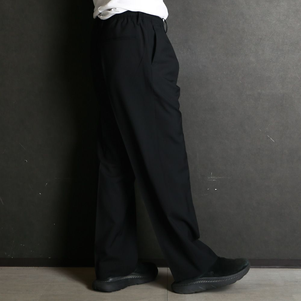 ONE TUCK TAPERED EASY PANTS - BLACK / オーガニックウール2/80トロピカル - ワンタックテーパードイージーパンツ / A26B04PT01C