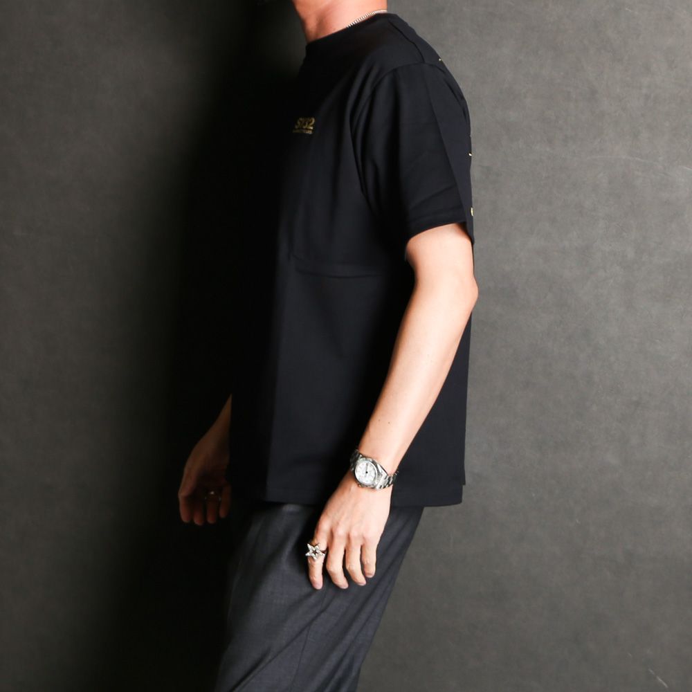 【ラスト1点-サイズS】BACK SLASH BIG LOGO TEE - BLACK × GOLD / グラフィックTシャツ / 14154J-W