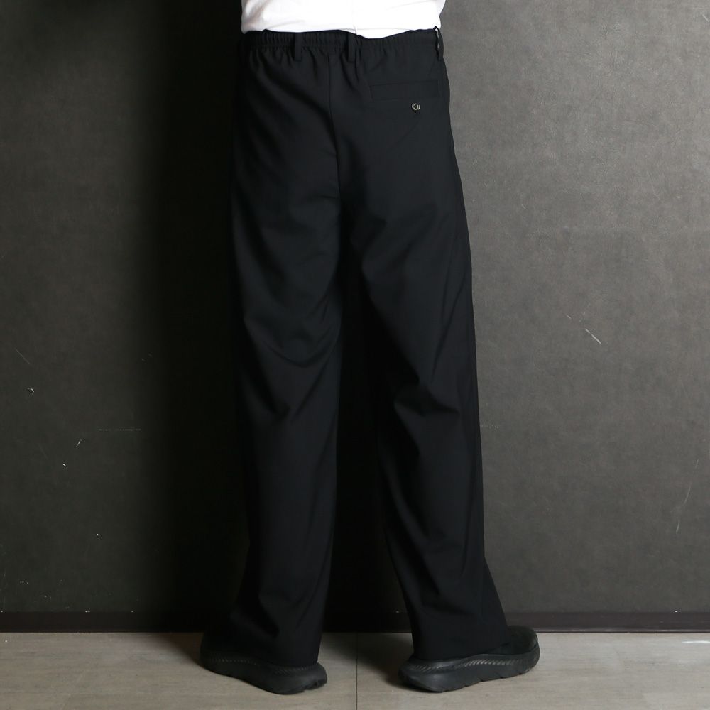 【ラスト1点-サイズ3】 DOUBLE PLEATED EASY TROUSERS - BLACK / オーガニックウール2/80トロピカル - ダブルプリーテッドイージートラウザーズ / A26A15PT02C