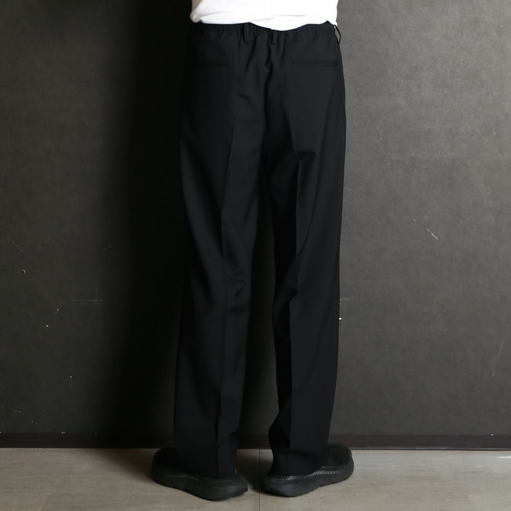 ONE TUCK TAPERED EASY PANTS - BLACK / オーガニックウール2/80トロピカル - ワンタックテーパードイージーパンツ / A26B04PT01C
