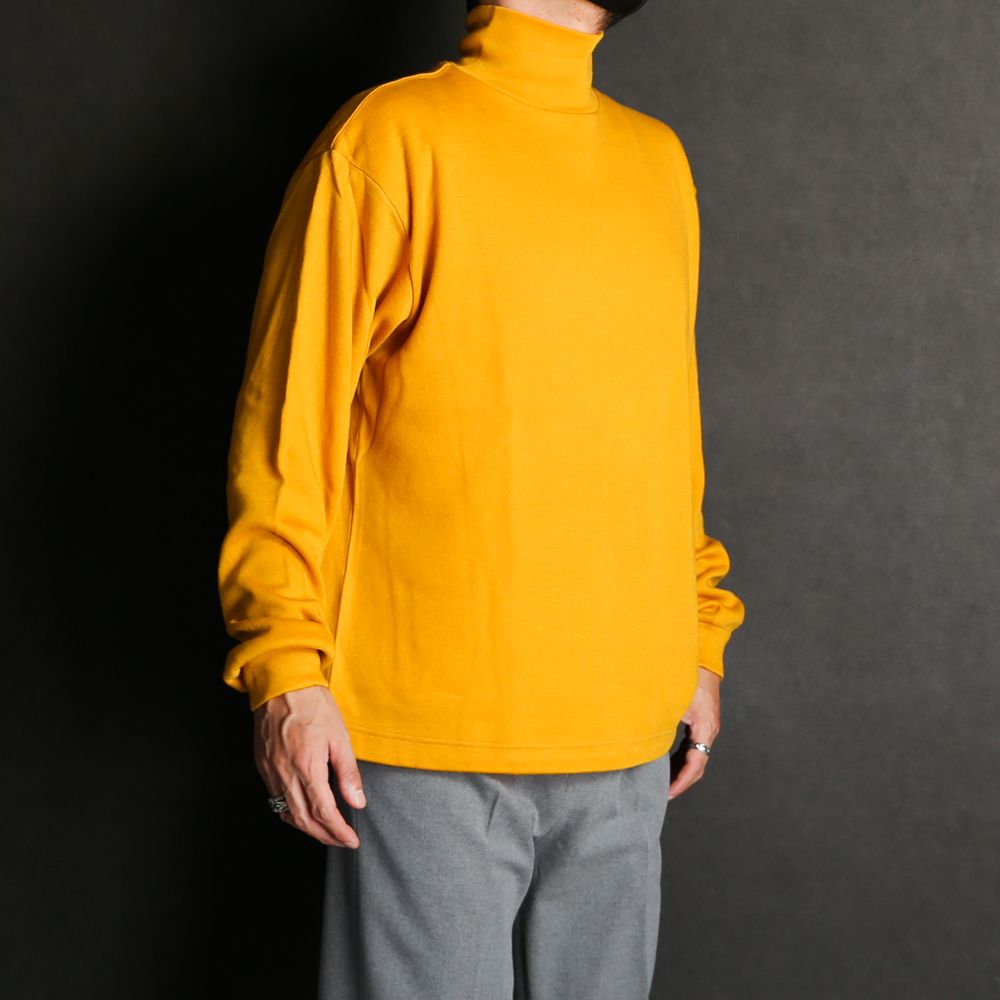 NEON SIGN BULKY SMOOTH TURTLE NECK SWEAT