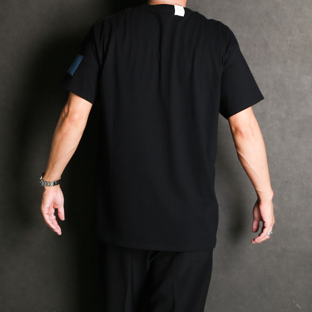 HALF SLEEVE T-SHIRT - BLACK / 9242-CS83