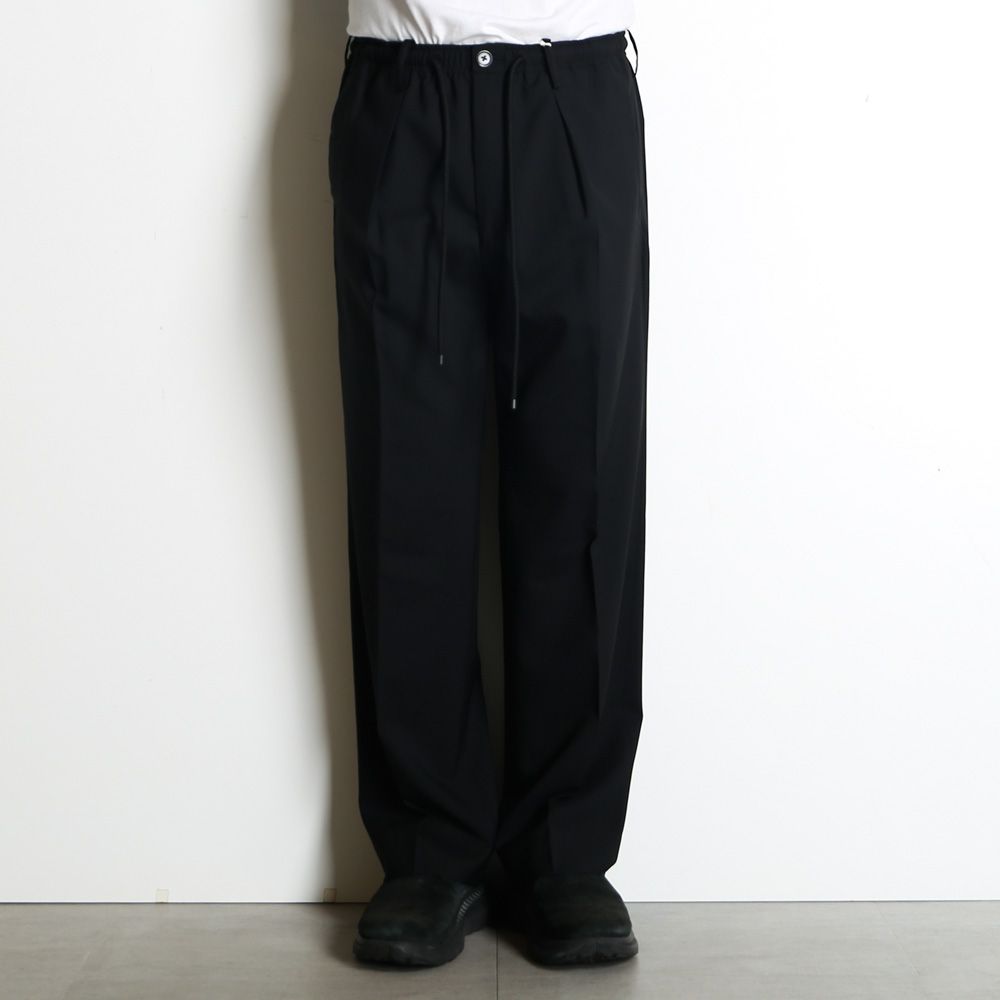 ONE TUCK TAPERED EASY PANTS - BLACK / オーガニックウール2/80トロピカル - ワンタックテーパードイージーパンツ / A26B04PT01C