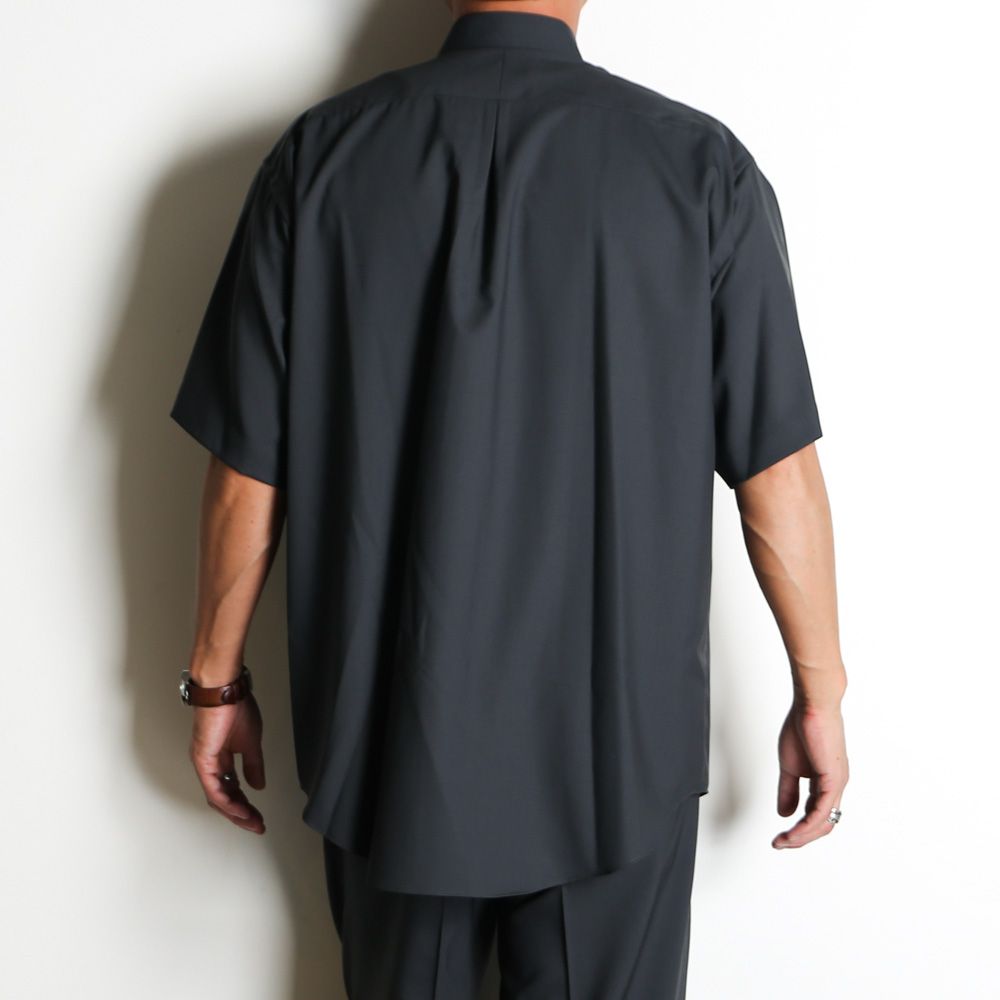 COMFORT FIT S/S SHIRT - CHARCOAL / オーガニックウール2/80トロピカル - コンフォートフィットS/Sシャツ / A26B04SH01B