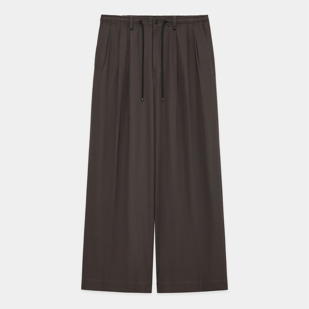 TRIPLE PLEATED EASY TROUSERS - CHARCOAL / 60/2オーガニック強燃ボイル3/2ツイル - トリプルプリーテッドイージートラウザーズ / A26A16PT02C (3月中旬～下旬入荷予定)