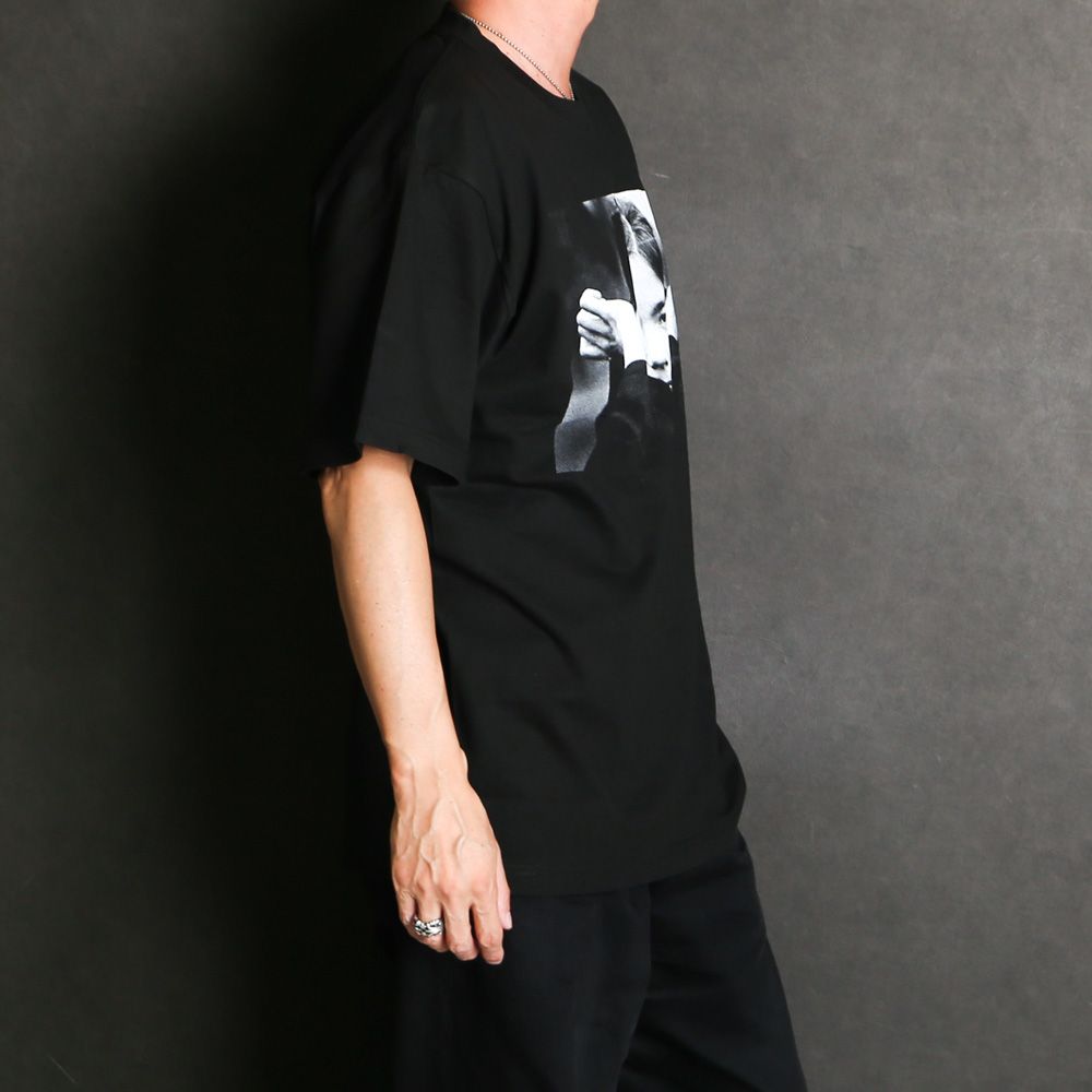 【Bjork by Kevin Cummins×GDC】 Monochrome Tee - BLACK / Tシャツ / GD0584