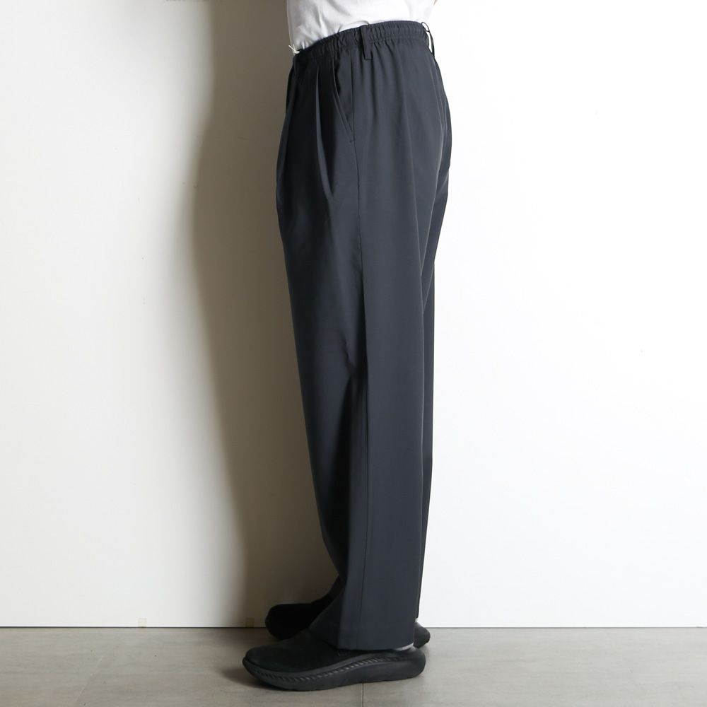 【ラスト1点-サイズ3】 DOUBLE PLEATED EASY TROUSERS - CHARCOAL / オーガニックウール2/80トロピカル - ダブルプリーテッドイージートラウザーズ / A26A15PT02C