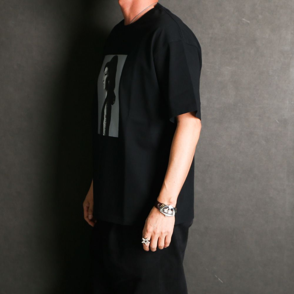 Amy Winehouse "Profile" Photo S/S Tee - BLK / MND-AMW001