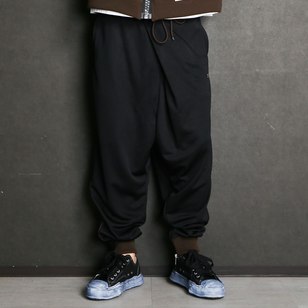 Maison MIHARA YASUHIRO - twisted track pants / A08PT642