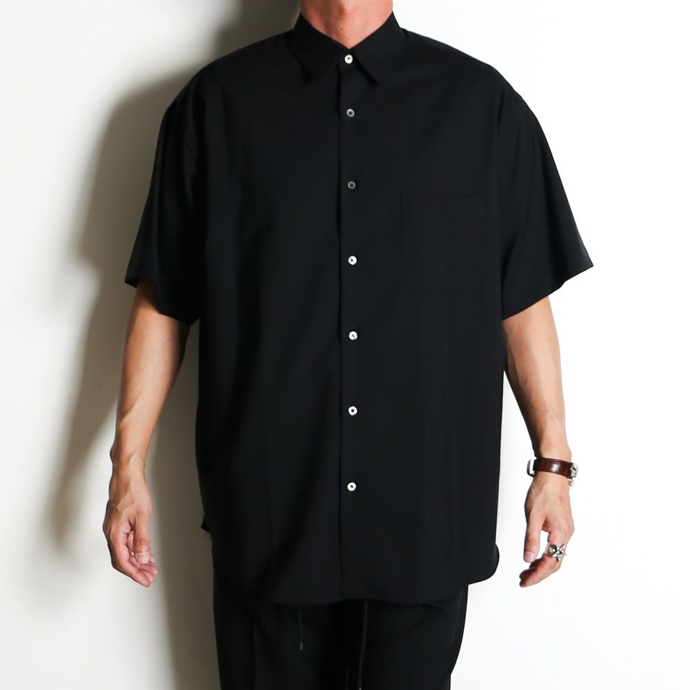 COMFORT FIT S/S SHIRT - BLACK / オーガニックウール2/80トロピカル - コンフォートフィットS/Sシャツ / A26B04SH01B