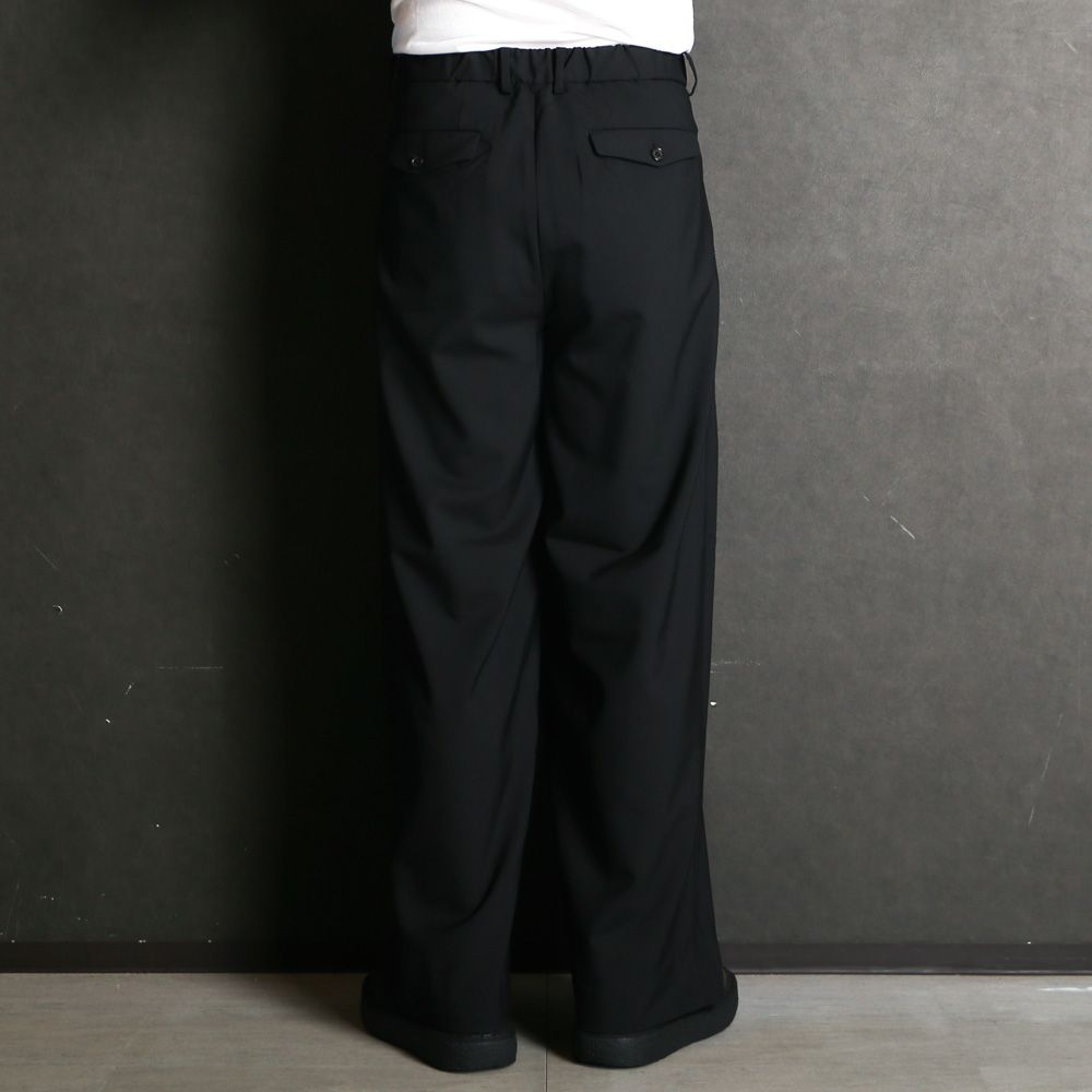 TRIPLE PLEATED WIDE TROUSERS - BLACK / オーガニックウール2/80トロピカル - トリプルプリーテッドワイドトラウザーズ / A26A15PT03C