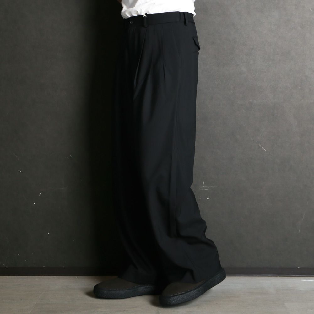 TRIPLE PLEATED WIDE TROUSERS - BLACK / オーガニックウール2/80トロピカル - トリプルプリーテッドワイドトラウザーズ / A26A15PT03C
