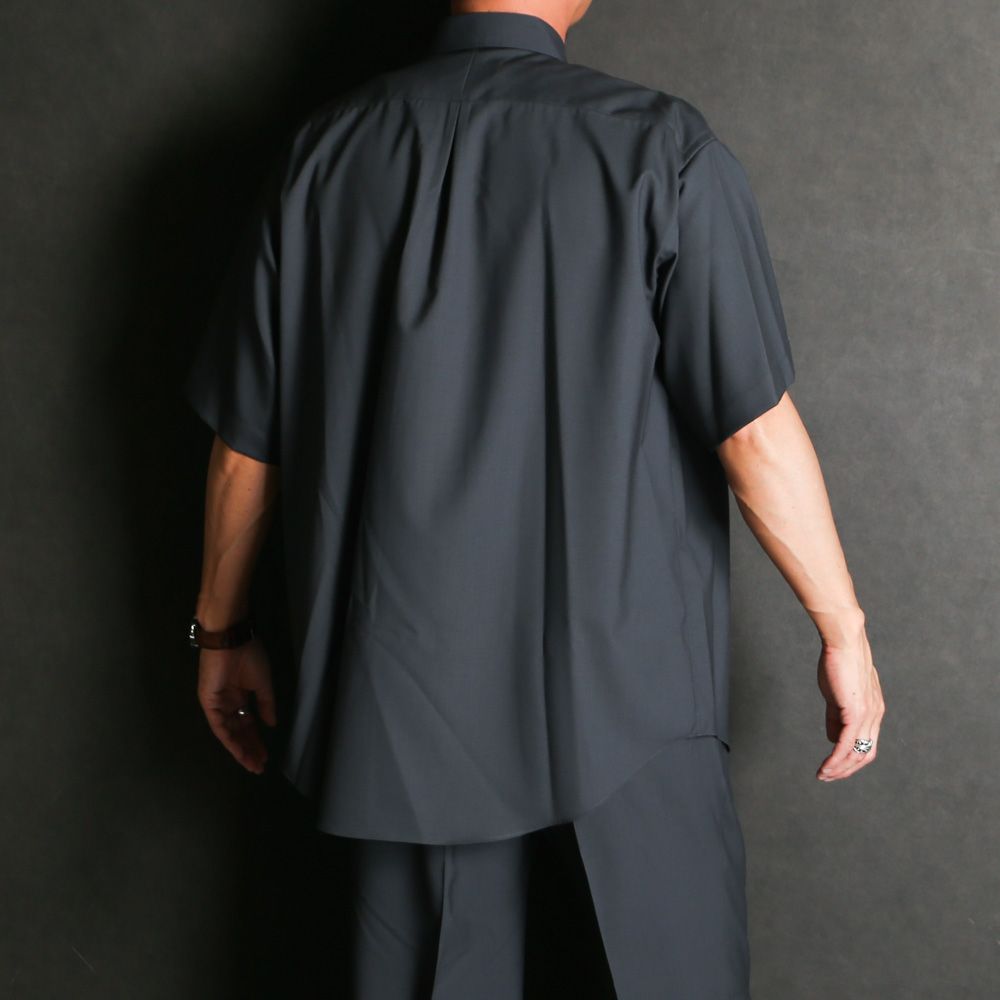 COMFORT FIT S/S SHIRT - CHARCOAL / オーガニックウール2/80トロピカル - コンフォートフィットS/Sシャツ / A26B04SH01B