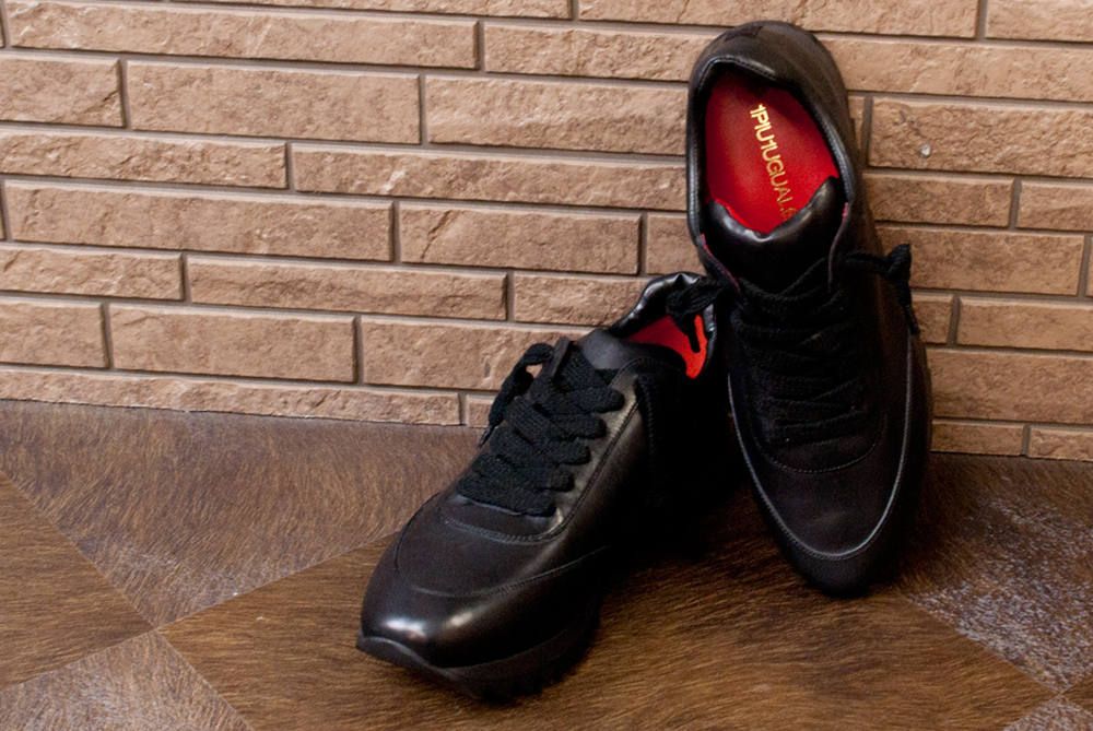 1PIU1UGUALE3 × 181】 大人の黒スニーカー | chemical conbination