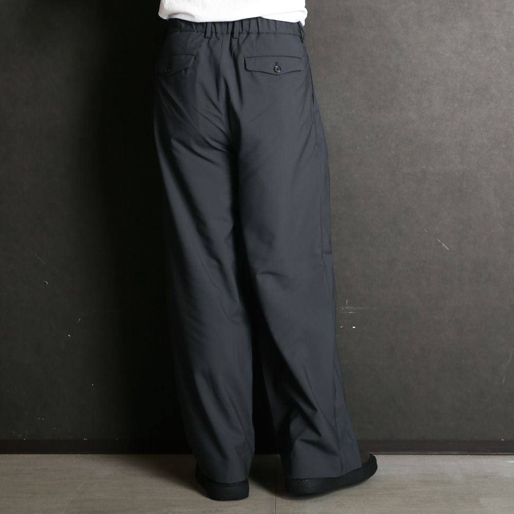 TRIPLE PLEATED WIDE TROUSERS - CHARCOAL / オーガニックウール2/80トロピカル - トリプルプリーテッドワイドトラウザーズ / A26A15PT03C