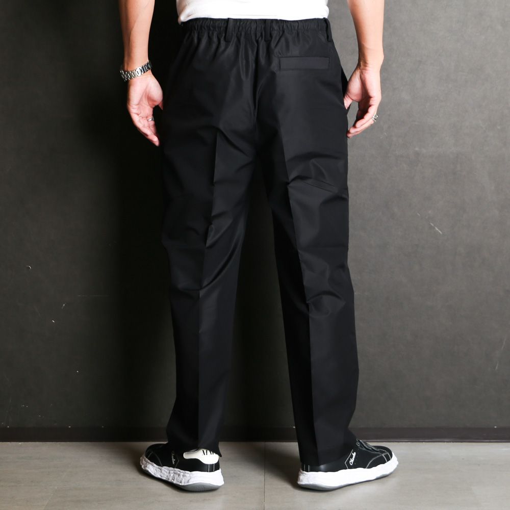 MARKAWARE - FLAT TAPERED EASY TROUSERS - BLACK / 120/2 GIZA
