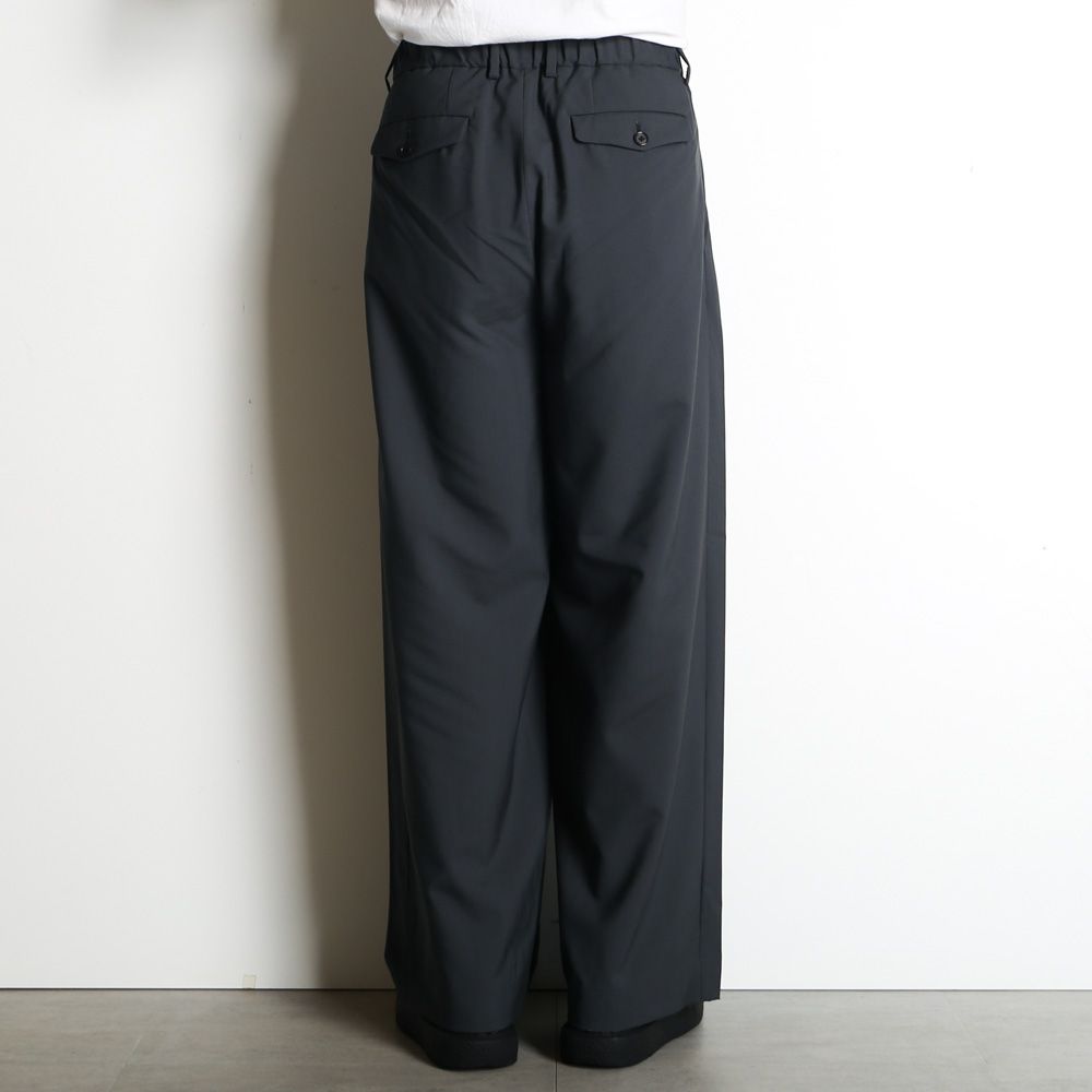 TRIPLE PLEATED WIDE TROUSERS - CHARCOAL / オーガニックウール2/80トロピカル - トリプルプリーテッドワイドトラウザーズ / A26A15PT03C